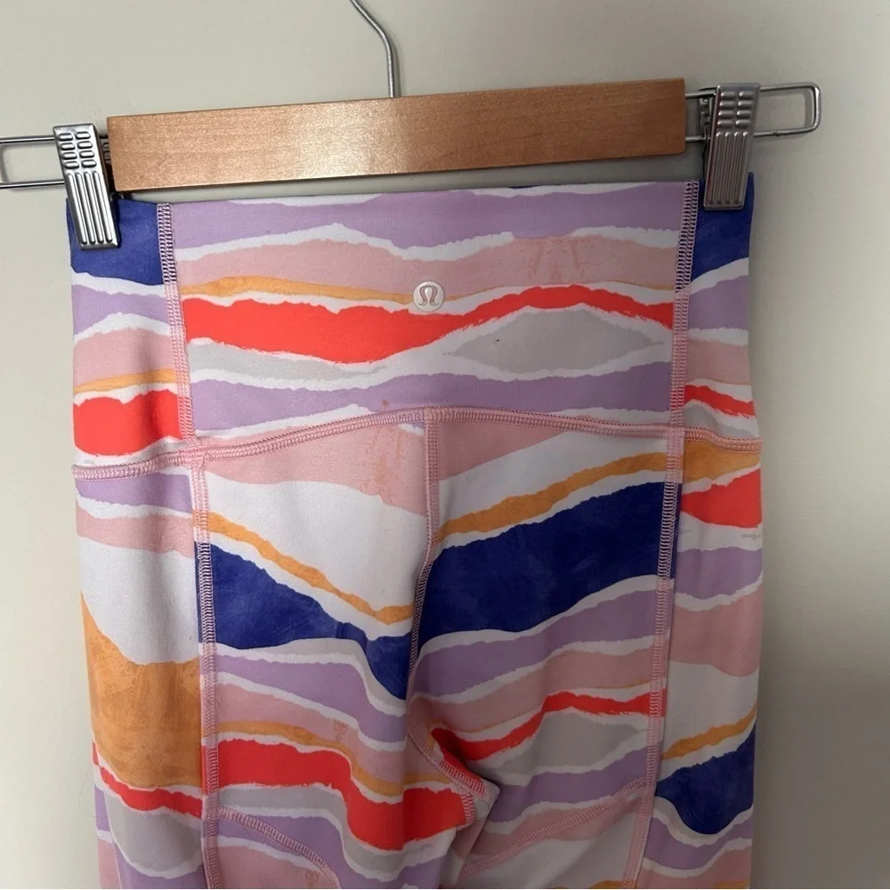 Women's Lululemon True Self Crop Bleacher Stripe White Iris Flower Size 0